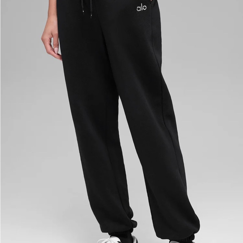 ALO Yoga Black Accolade Sweatpant